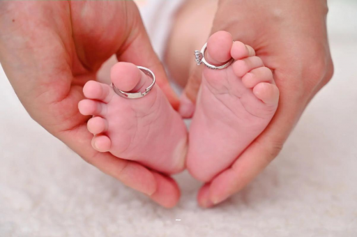 广州代怀试管生子宝宝脸上长黑点